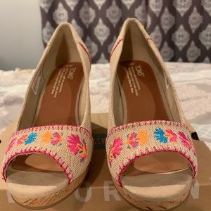 Ladies Toms wedge sandals